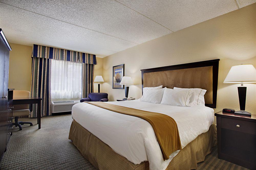 Holiday Inn Express & Suites Wheat Ridge-Denver West, An Ihg Hotel Room photo